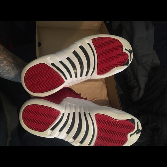 AIR JORDAN 12s GYM RED - Picture 3 of 6